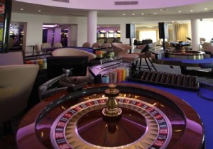 Girne'de Casinolara Polis Denetimi